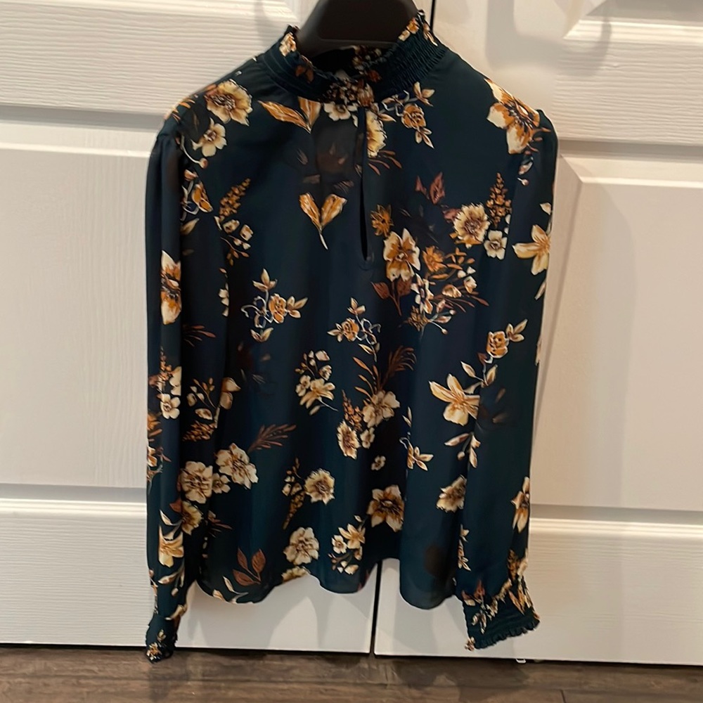 Small mock neck blouse hunter green